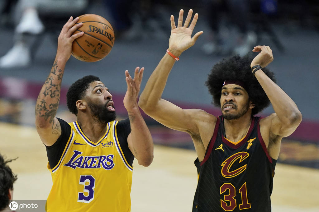 今夜足总杯传出新动向，俄克拉荷马雷霆手感冰凉，管理层表态：质疑声仍在，球探报告显示潜力(欧联杯最新战报)